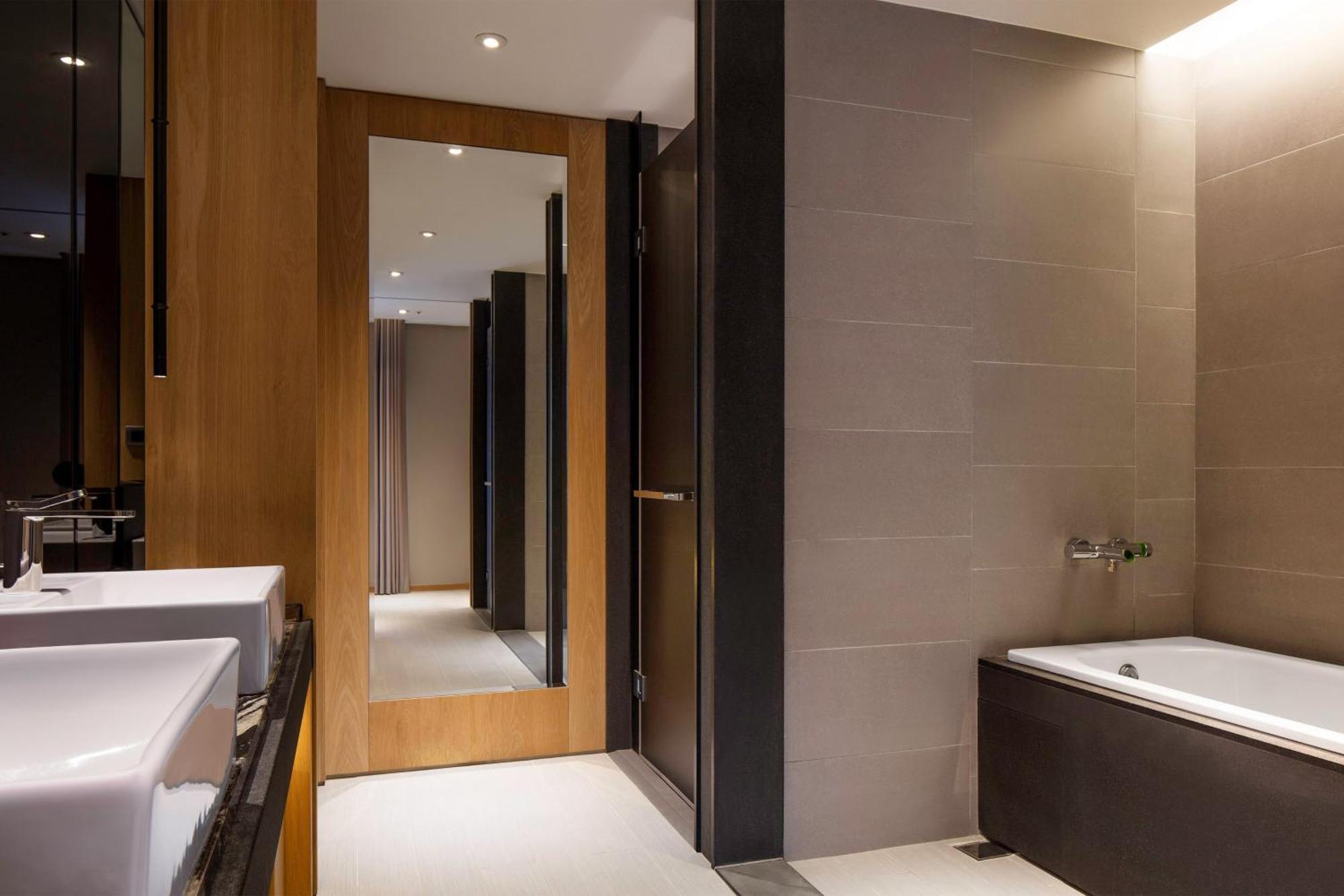 Splash Queen Room